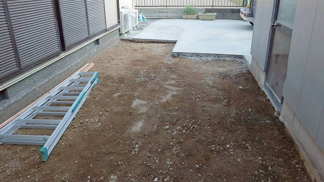 加古川市　カーポート床工事前の様子
